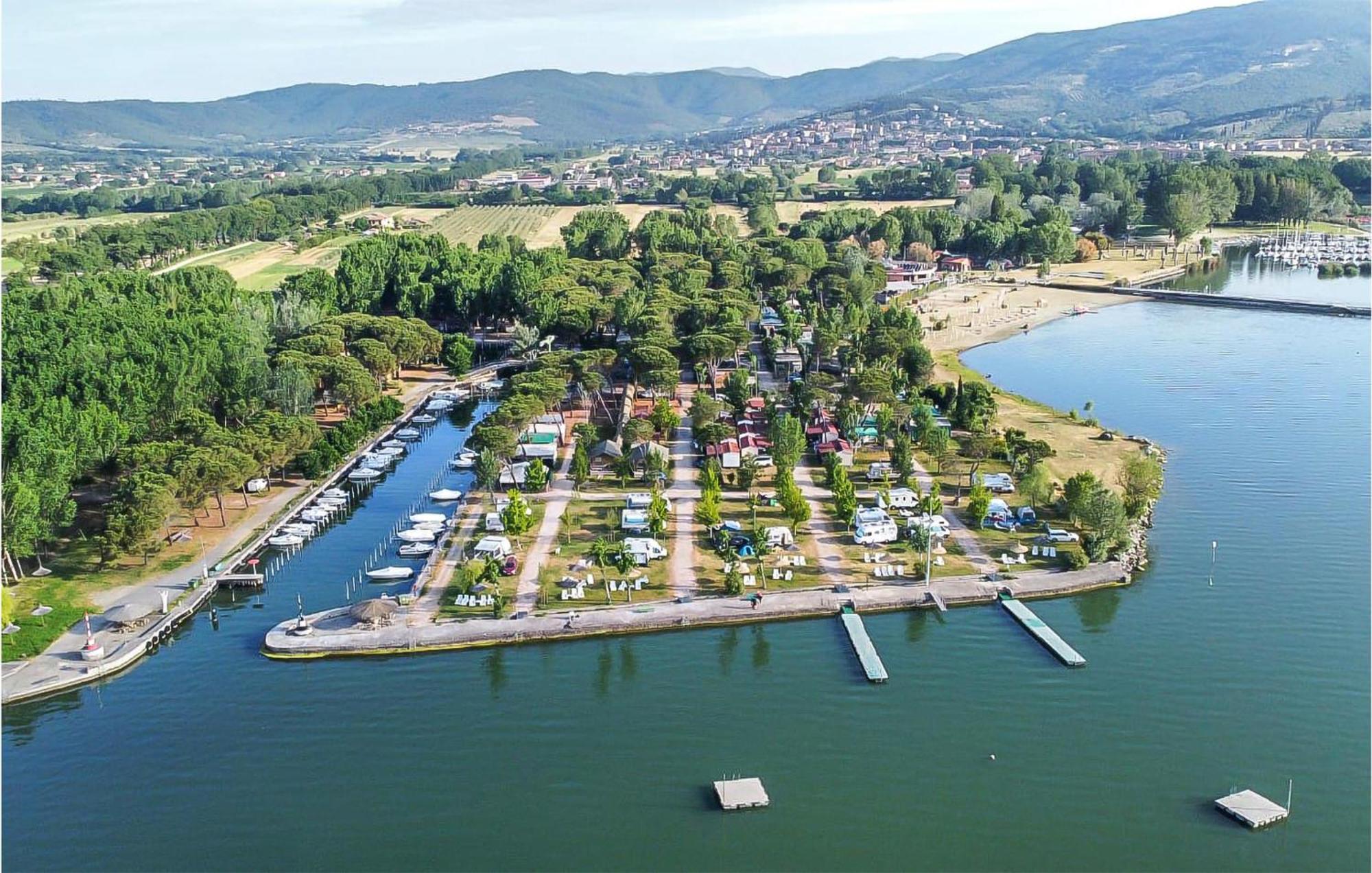 Vila Gorgeous Stacaravan In Tuoro Sul Trasimeno Exteriér fotografie