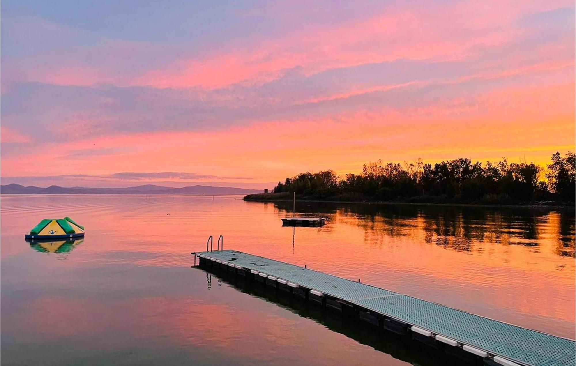 Vila Gorgeous Stacaravan In Tuoro Sul Trasimeno Exteriér fotografie